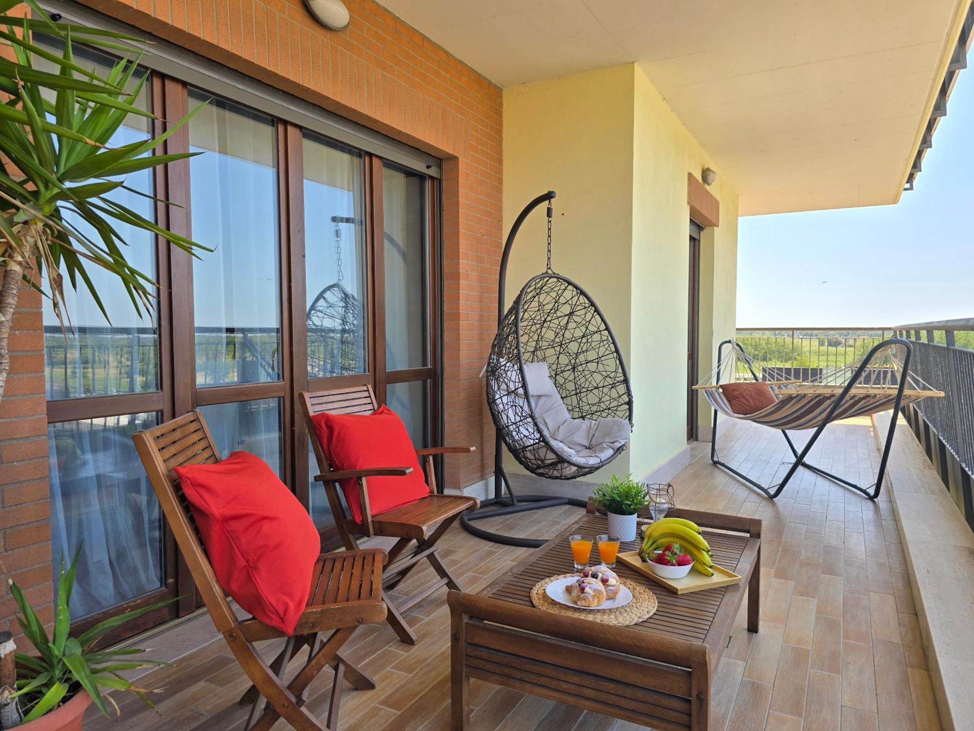 Golden Hour Apartment - Panoramic Terrace Fiumicino Kültér fotó