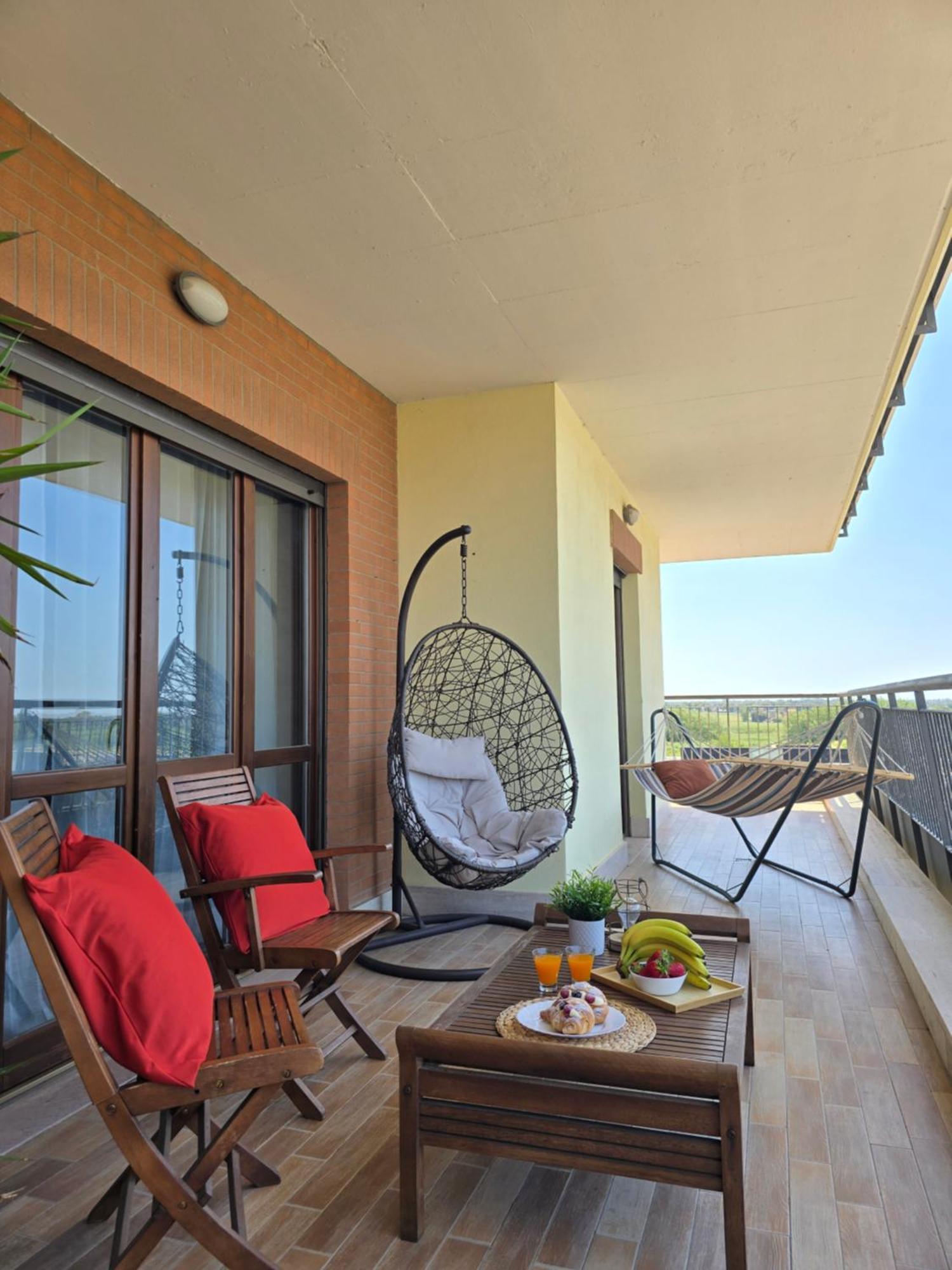 Golden Hour Apartment - Panoramic Terrace Fiumicino Kültér fotó