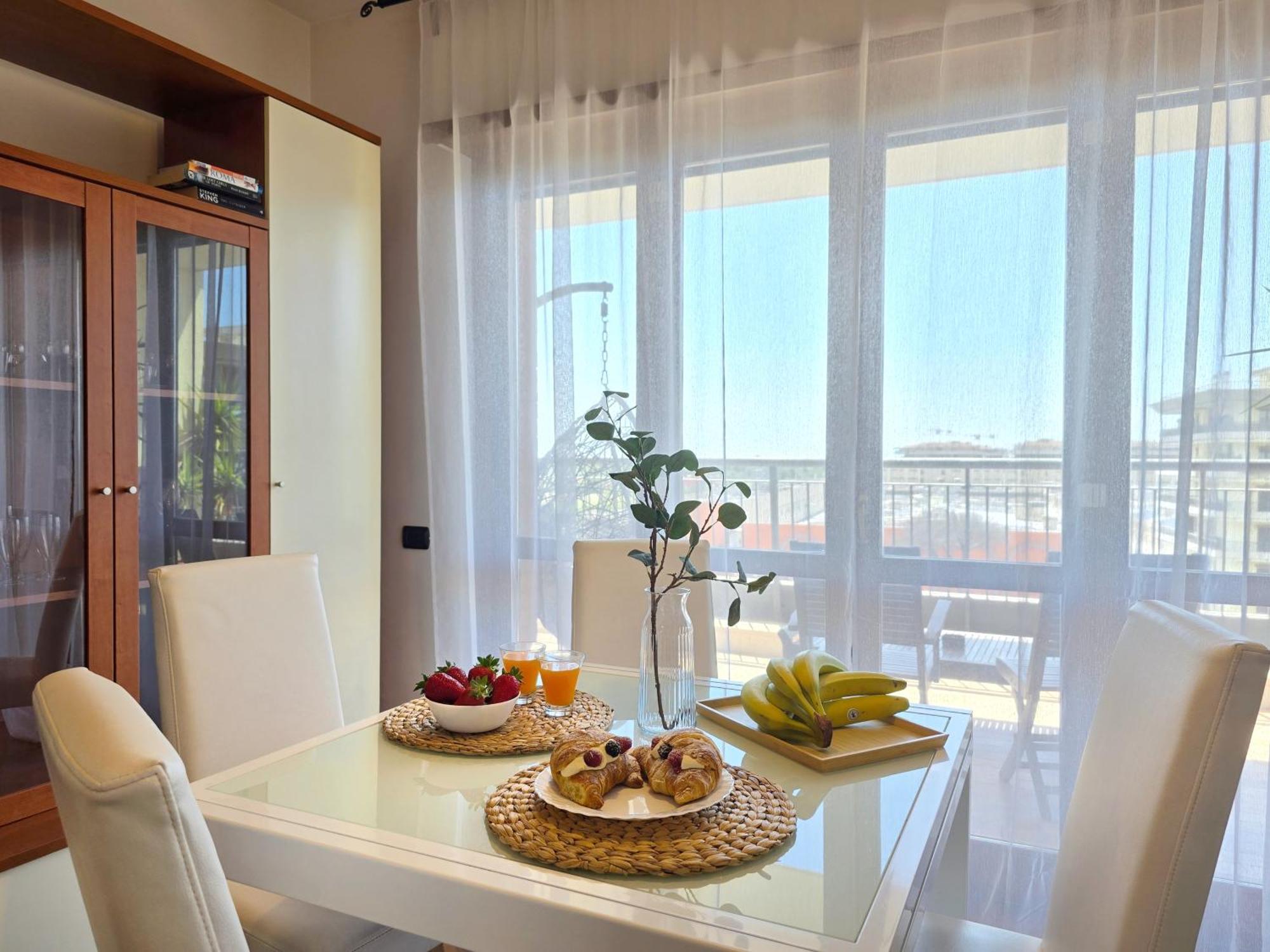 Golden Hour Apartment - Panoramic Terrace Fiumicino Kültér fotó
